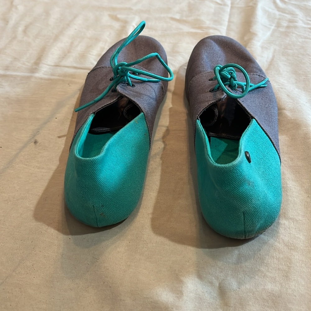 Volcom Soul Mates grey combo color with teal. Women’s size 8.5 width B medium. - Picture 11 of 15